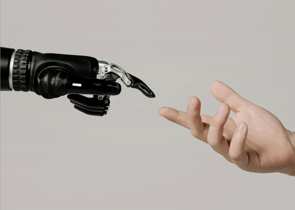 Cómo la Inteligencia Artificial en el periodismo está redefiniendo el sector: beneficios y desafíos